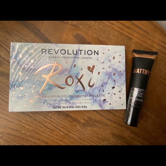 2 piece Makeup Revolution make-up bundle - Picture 1 of 8